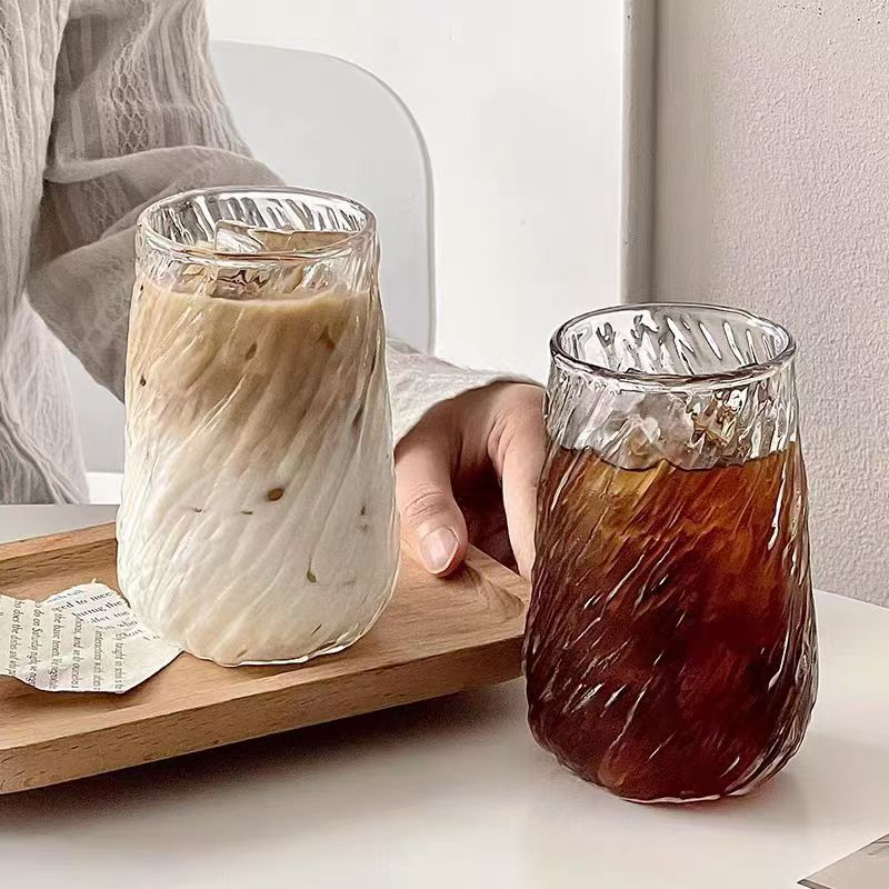 Çin şüşələri stəkanları müxtəlif materiallardan hazırlanmışdır