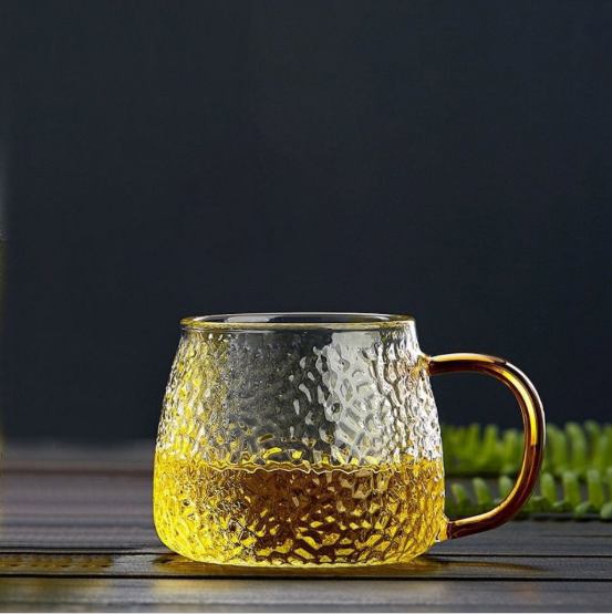 Niyə içərkən şəffaf şərab eynəklərinə ehtiyacımız var?